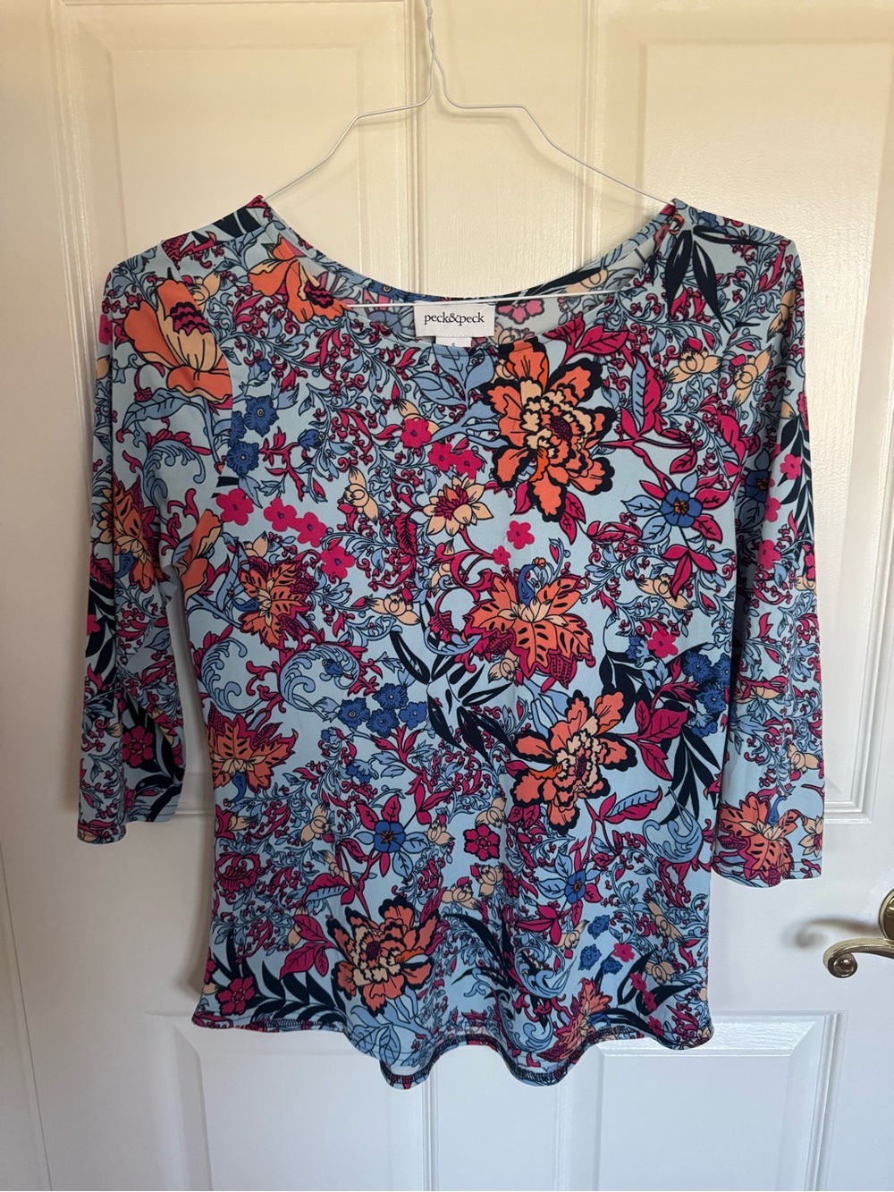 Peck&Peck size small 3/4 sleeve top. Gorgeous floral print on blue background.